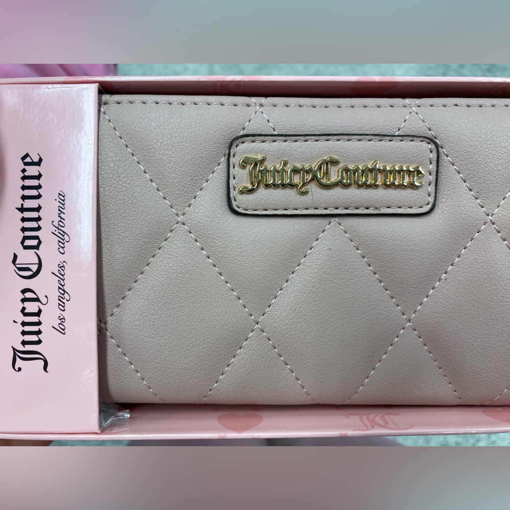 JUICY COUTURE 👑✨🩷 Zip around box wallet 👛